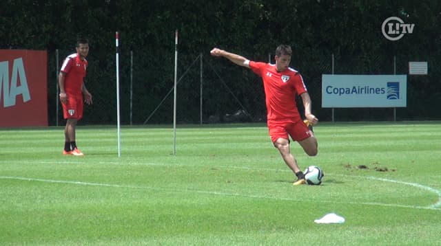 Calleri treino de finalização do São Paulo