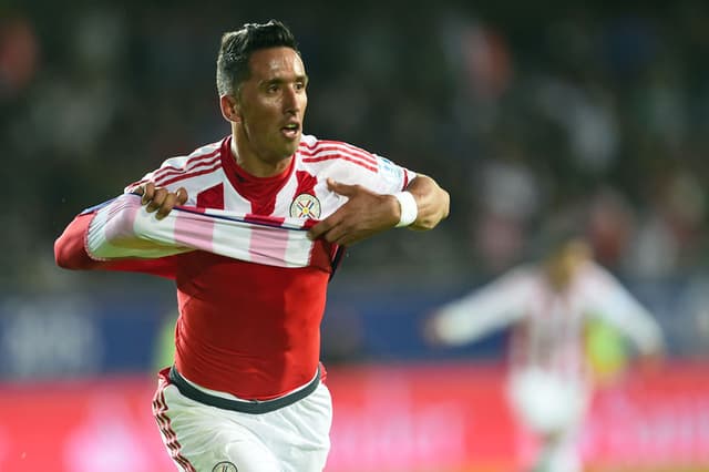 Argentina x Paraguai - Lucas Barrios (Foto: Martin Bernetti/ AFP)