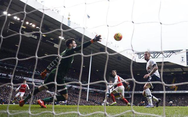 Tottenham x Arsenal - Gol do Ramsey