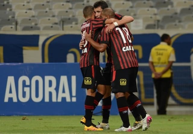 Atacante comemorou o gol na estreia na temporada, mas lamentou o revés do time