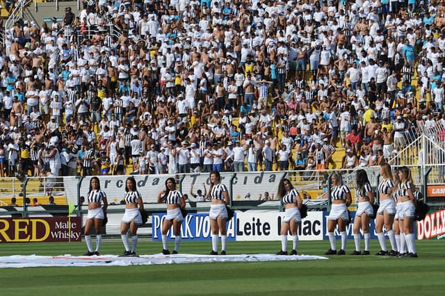 Torcida do Santos no Pacaembu