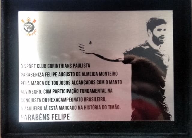 Placa do Corinthians para os 100 jogos de Felipe