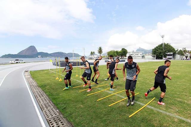 O treino do Botafogo na Urca em imagens