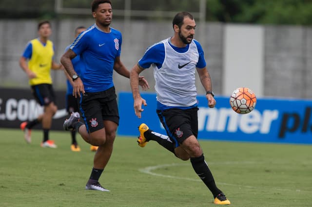 André e Danilo serão titulares do Corinthians na partida deste sábado (Foto: Daniel Augusto Jr)