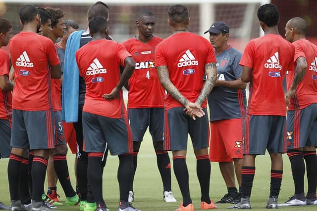 Muricy Ramalho vem tentando corrigir a falta de gols do time (Foto: Gilvan de Souza/Flamengo)