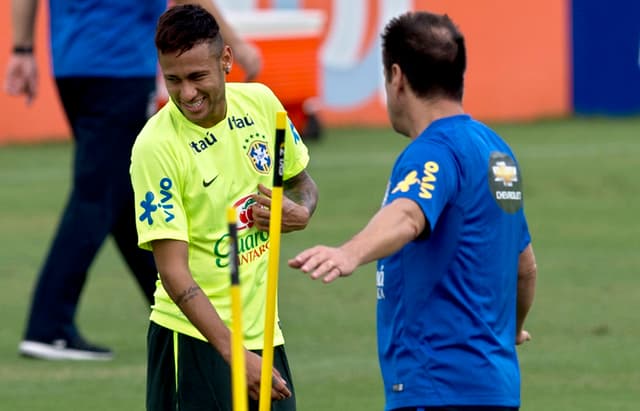 Treino Seleção Brasileira - Neymar e Dunga (foto:VANDERLEI ALMEIDA/AFP)