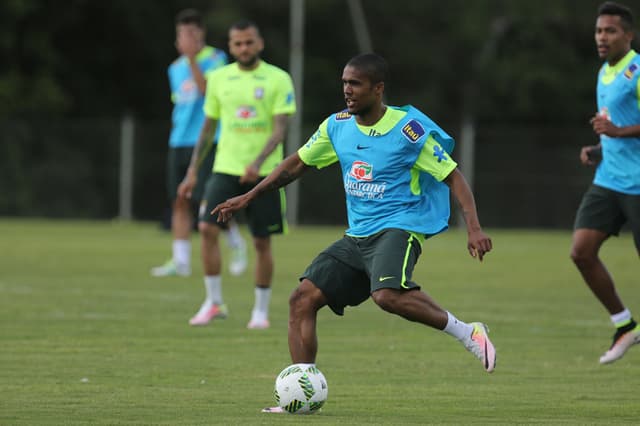 Treino Seleção Brasileira - Douglas Costa (foto:Lucas Figueiredo / MoWA Press)