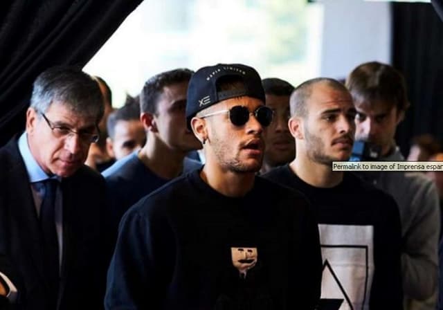 Neymar durante a despedida de Cruyff (Foto: Reprodução)