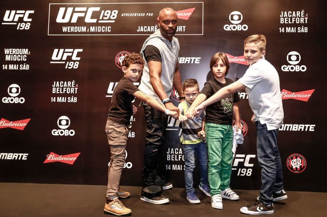 Astros do UFC 198 fazem fotos promocionais para evento histórico em Curitiba (FOTO: Divulgação/Inovafoto)