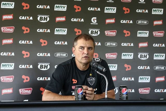 Diante do Villa Nova, Diego Aguirre deve escalar o Galo com três volantes (Foto: Bruno Cantini/Atlético-MG)