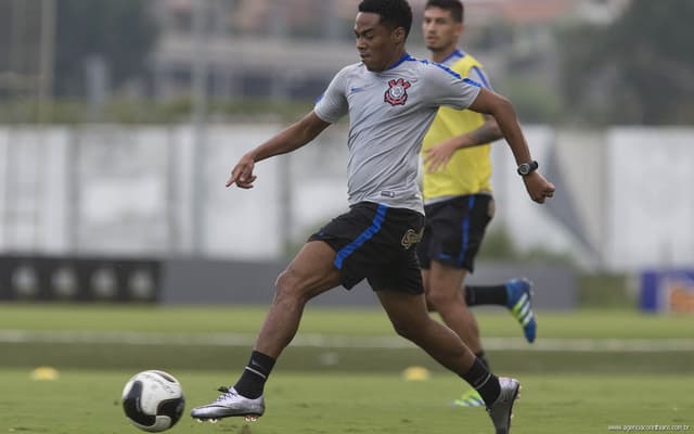 Elias voltará ao Corinthians no clássico deste domingo, no Pacaembu (Foto: Daniel Augusto Jr)