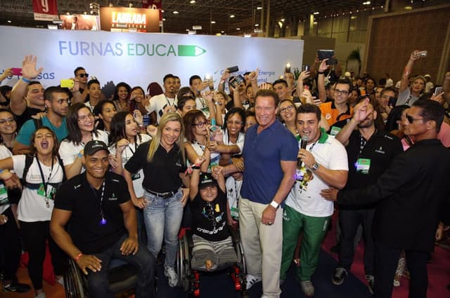 Arnold Schwarzenegger com os atletas de furnas Cátia Portilho, Wallace e Davizinho, durante a quarta edição do Arnold Classic Brasil, no Rio de Janeiro