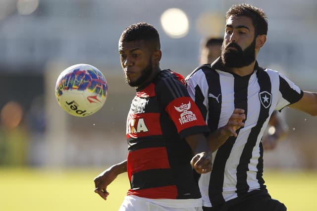 Cirino em ação contra o Botafogo (Gilvan de Souza/Flamengo)