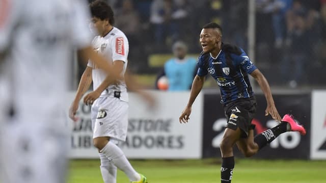 HOME - Independiente del Valle x Atlético-MG - Copa Libertadores - Luan e Bryan Cabezas (Foto: Rodrigo Buendia/AFP)