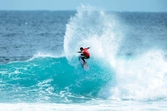 Mineirinho, atual campeão mundial, avançou à terceira fase na etapa de Margaret River (Foto: Ed Sloane/WSL)