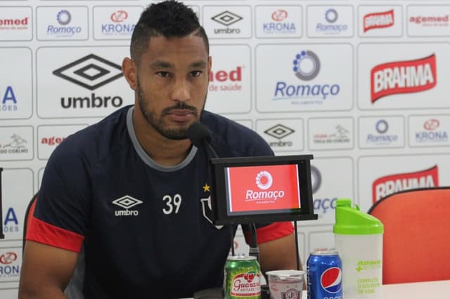 Bruno Aguiar fala da boa fase com a camisa do Joinville (Foto: Divulgação / Site oficial do Joinville)