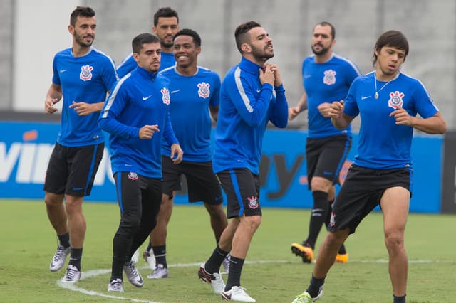 Jogadores do Corinthians durante treinamento no CT Joaquim (Foto: Daniel Augusto Jr)