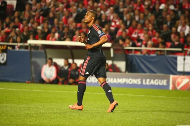 Douglas Costa x Benfica x Bayern de Munique