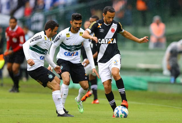 Confira a seguir imagens dos últimos confrontos entre Vasco e Coritiba