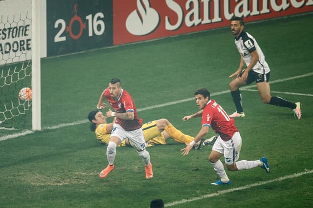 Libertadores - Corinthians x Nacional URU (Foto:Marcelo Machado de Melo/Fotoarena)