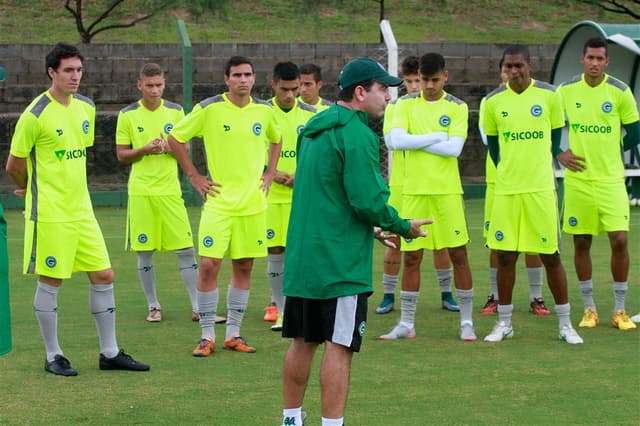 Enderson Moreira comanda treino do Goiás antes da decisão do Campeonato Goiano (​Foto: Divulgação/Goiás Esporte Clube)