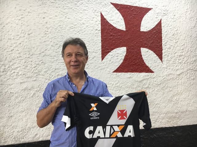 Rubén Magnano foi a jogo do Vasco pela Liga Ouro (Foto: Reprodução/Twitter)