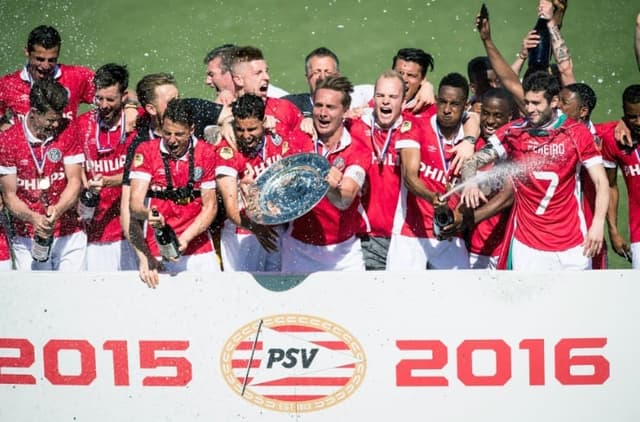 PSV campeão