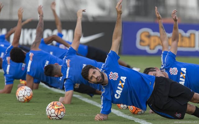 Felipe, zagueiro do Corinthians, durante treinamento (Foto: Daniel Augusto Jr)