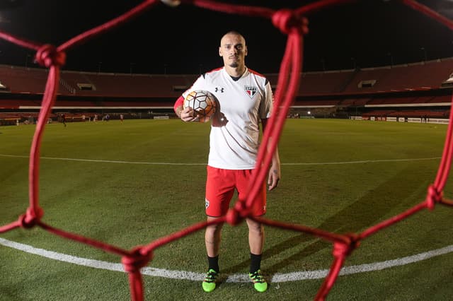 Maicon posa para o L! no Morumbi