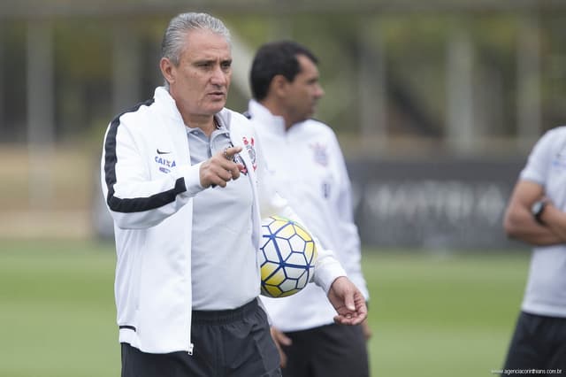 Tite afirma que pode adaptar, mas não mudar estilo de suas equipes (Foto: Daniel Augusto Jr)