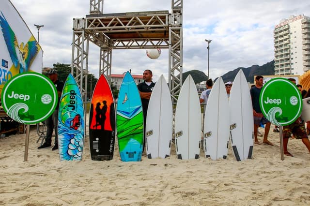 Jeep na etapa de surfe do Rio