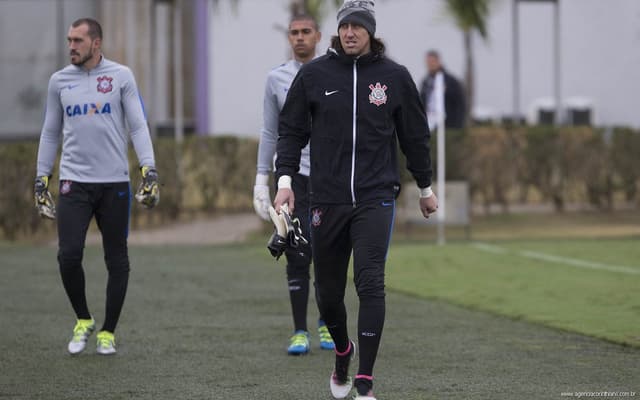 Cássio, Walter e o goleiro Felipe, do time sub-20 do Corinthians (Foto: Daniel Augusto Jr)