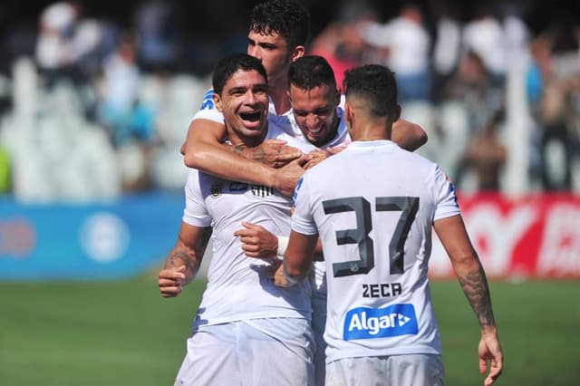 Com gol de Renato nos acréscimos, Peixe derrota o Coritiba de virada&nbsp;