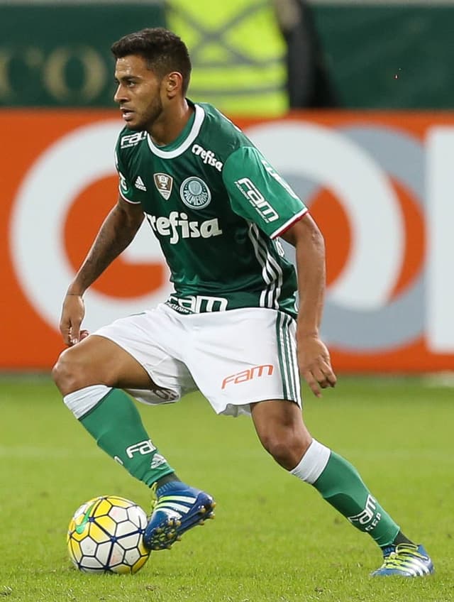 Cleiton Xavier contra o Fluminense