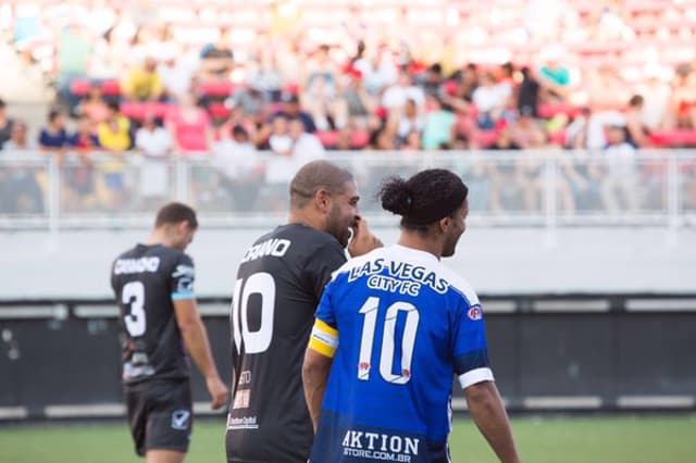 Adriano Imperador com Ronaldinho Gaucho