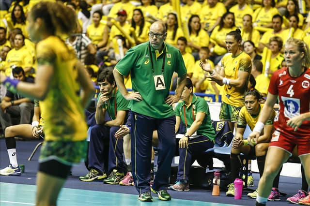 Segunda (30) a seleção brasileira busca a revanche contra a Dinamarca. Foto: Divulgação CBHb