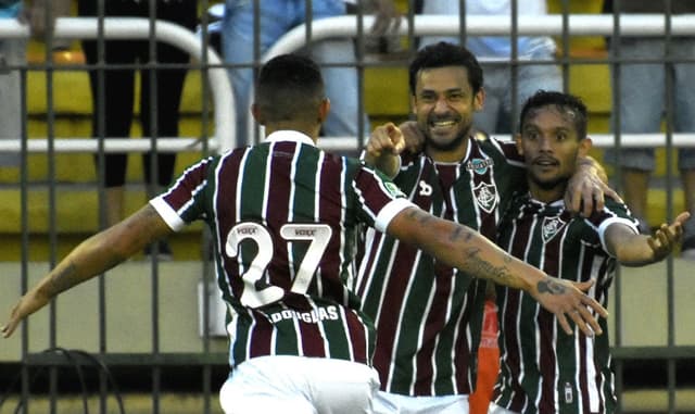 Douglas corre para comemorar com Fred o gol do Fluminense contra o Botafogo (Foto: Mailson Santana/Fluminense)