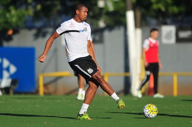 Rodrigão é desfalque para o Santos antes mesmo de estrear