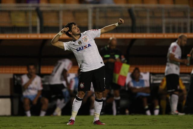 Atacante Alexandre Pato tem contrato com o Timão até dezembro