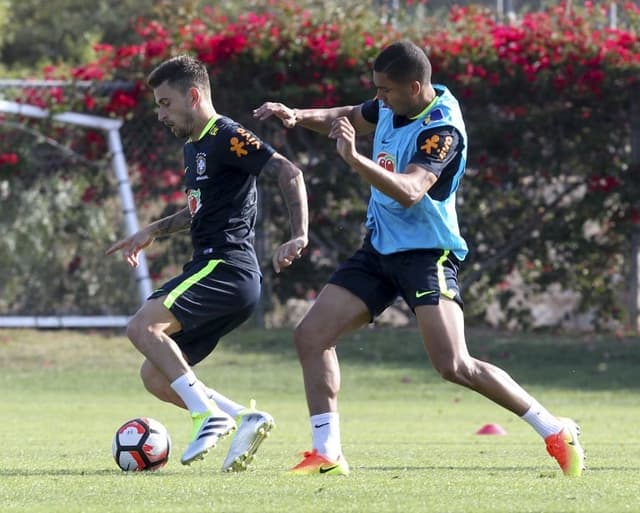 Lucas Lima e Casemiro - Treino Seleção Brasileira