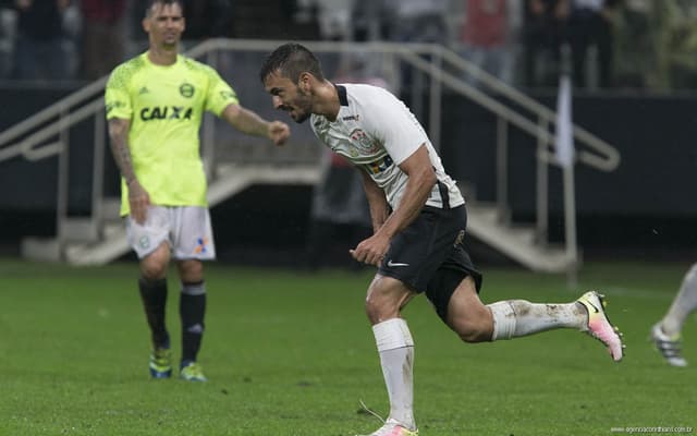 Corinthians lidera o Brasileirão com 13 pontos&nbsp;