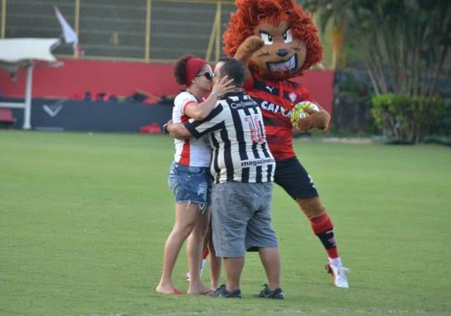 Sócio do Vitória pediu a namorada em casamento (Foto: divulgação)