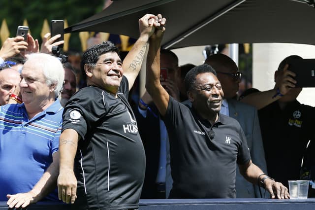 Imagens do monstruoso encontro entre Pelé e Maradona