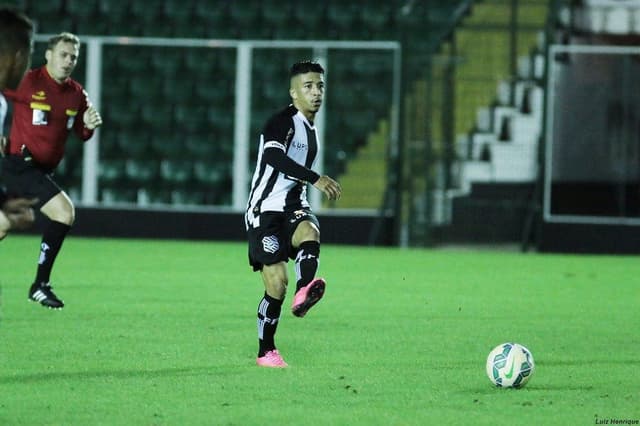 João Pedro durante jogo do Figueirense (Foto: Divulgação)