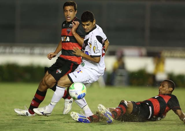 Vasco e Atlético-GO se enfrentaram na Série B em 2014