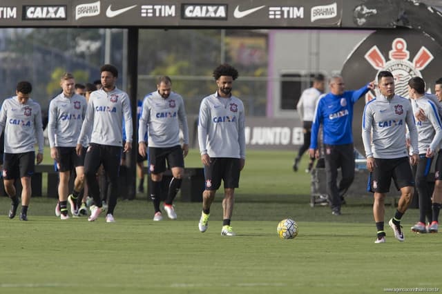 Jogadores do Corinthians em treino no CT Joaquim Grava (Foto: Daniel Augusto Jr)