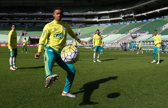 Gabriel Jesus em treino no Allianz Parque