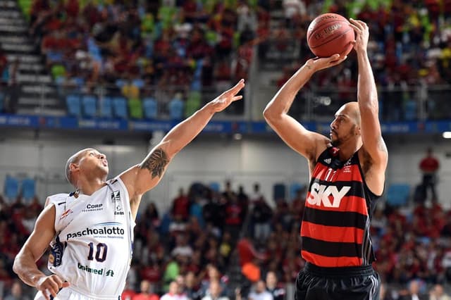 Flamengo x Bauru, na decisão do NBB. O Rubro-Negro é pentacampeão!&nbsp;