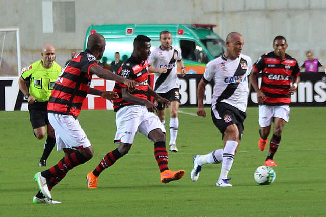 Vasco cai para o Atlético-GO e perde invencibilidade de 34 jogos