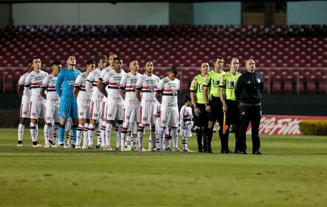 São Paulo foi único time a entrar em campo para cantar Hino Nacional no Morumbi